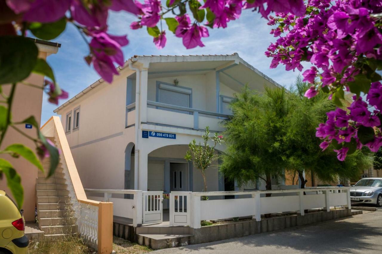Fisa Apartments Vir Eksteriør billede