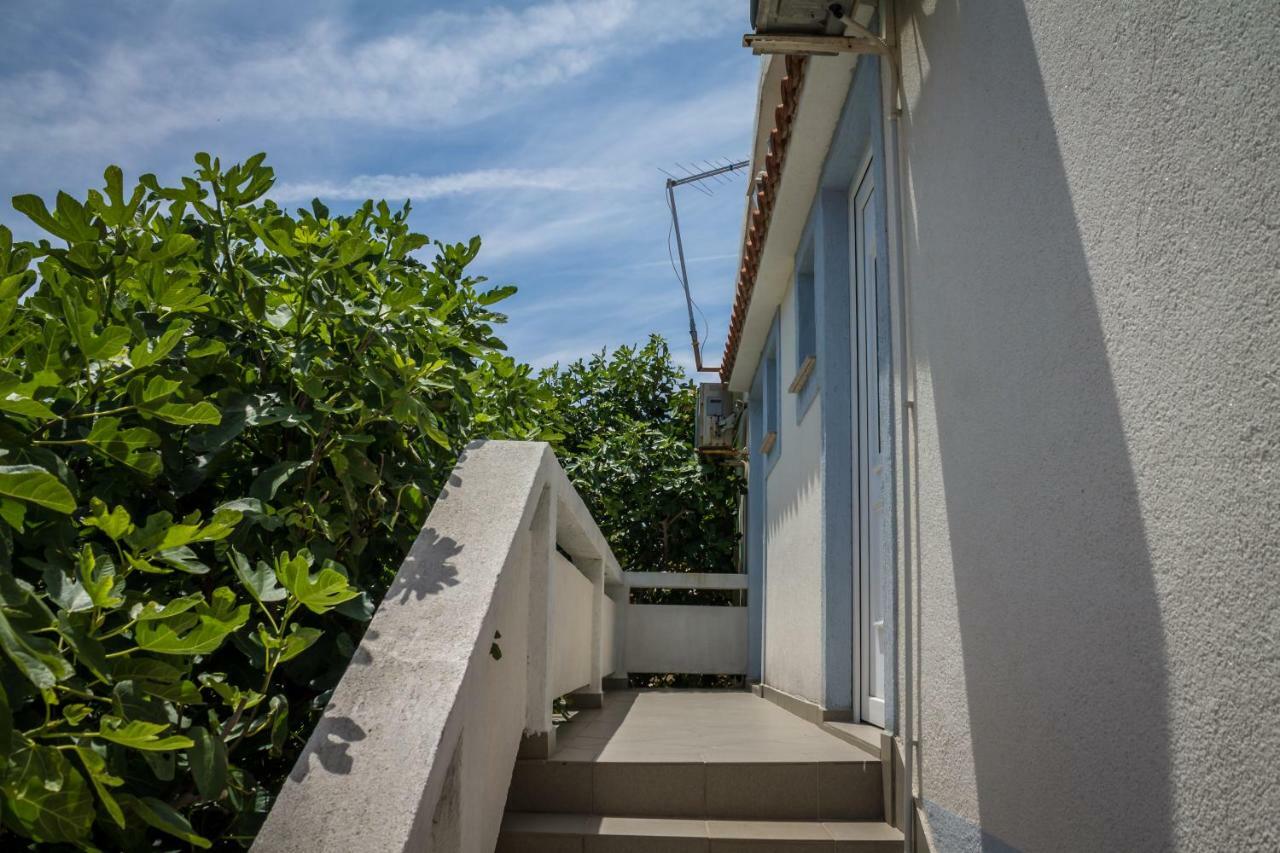 Fisa Apartments Vir Eksteriør billede