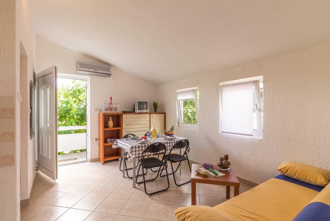 Fisa Apartments Vir Eksteriør billede